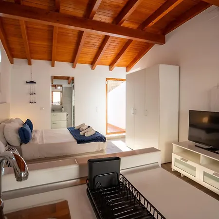 Apto 3 P Ferrandis דירה *